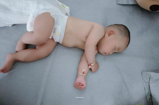 邳州三个月宝宝抬头不稳